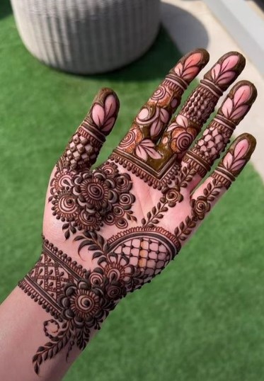 Top 29+ Viral Royal Front Hand Mehndi Design Ideas 