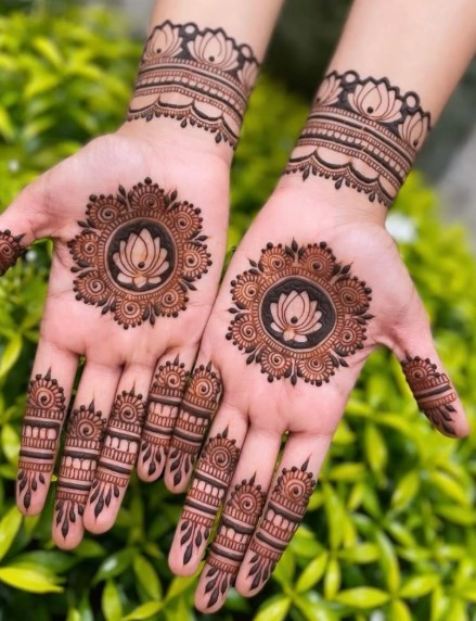 Top 29+ Viral Royal Front Hand Mehndi Design Ideas 
