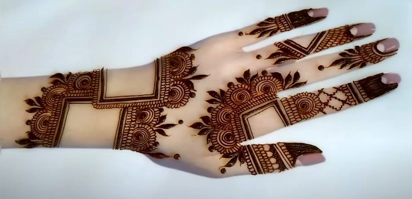 Arabic Swirls with Gaps Khafif Mehndi Design Back Hand