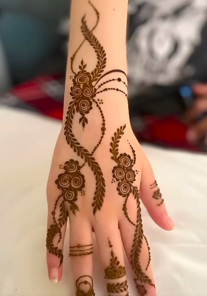 Ring-Inspired Mehndi Khafif Mehndi Design Back Hand
