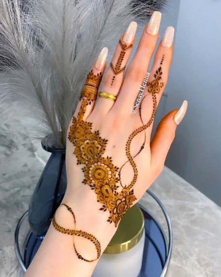 Modern Fusion Style easy mehndi designs for hands