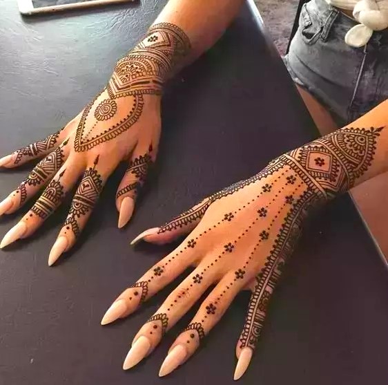 Minimal Dots & Lines easy mehndi designs for hands