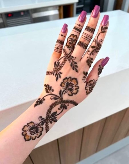 Bold floral Arabic trail Mehndi Designs for Girls