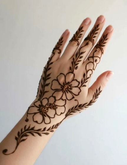 Paisley diagonal Arabic design Mehndi Designs for Girls
