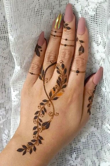 Minimal floral vine  Mehndi Designs for Girls