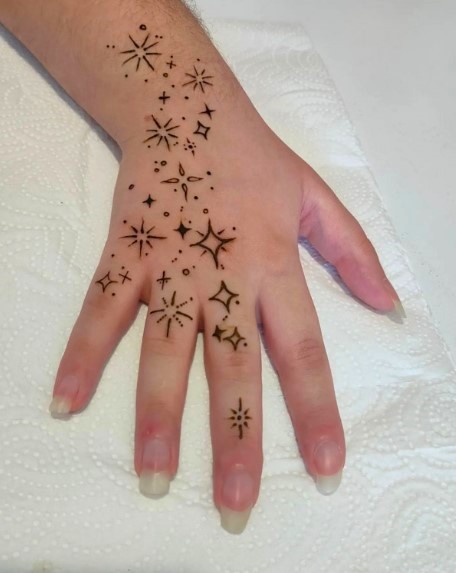 Star pattern Mehndi Designs for Girls