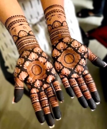 Matching designs for both hands Mehndi Designs for Girls