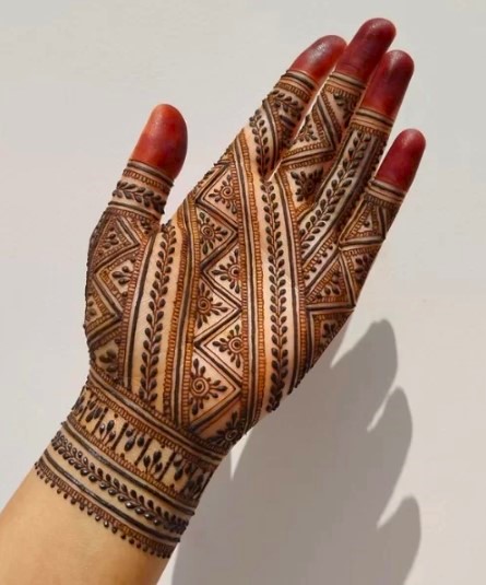 Geometric lines Mehndi Designs for Girls