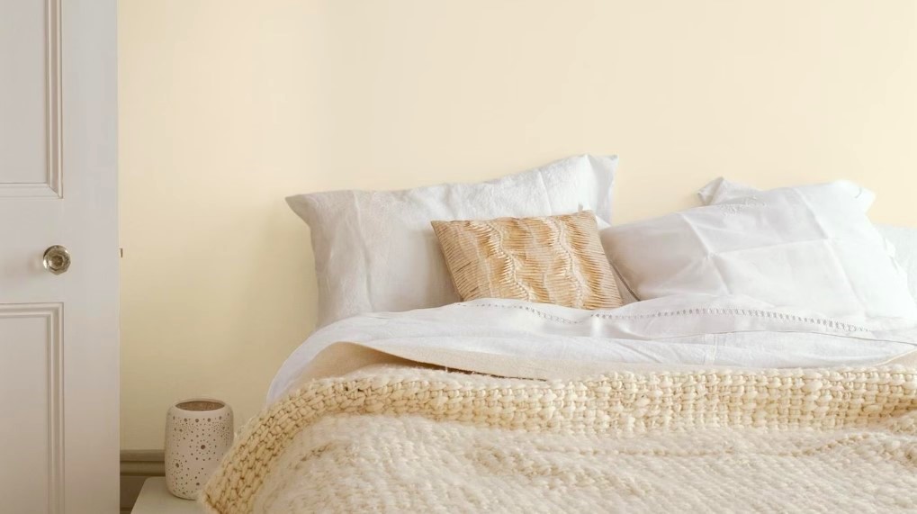 Off-White/Cream Normal Bedroom Colour 