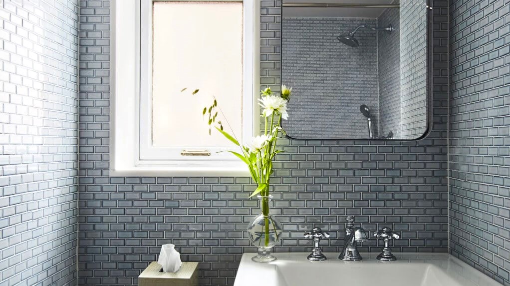 One-Color Continuity Bathroom Tiles Design